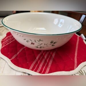 Pfaltzgraff Winterberry White serving Bowl. made in USA. New